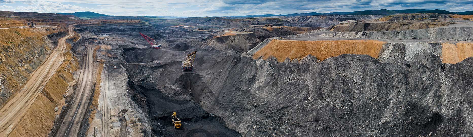 Coal mining in an open pit mine